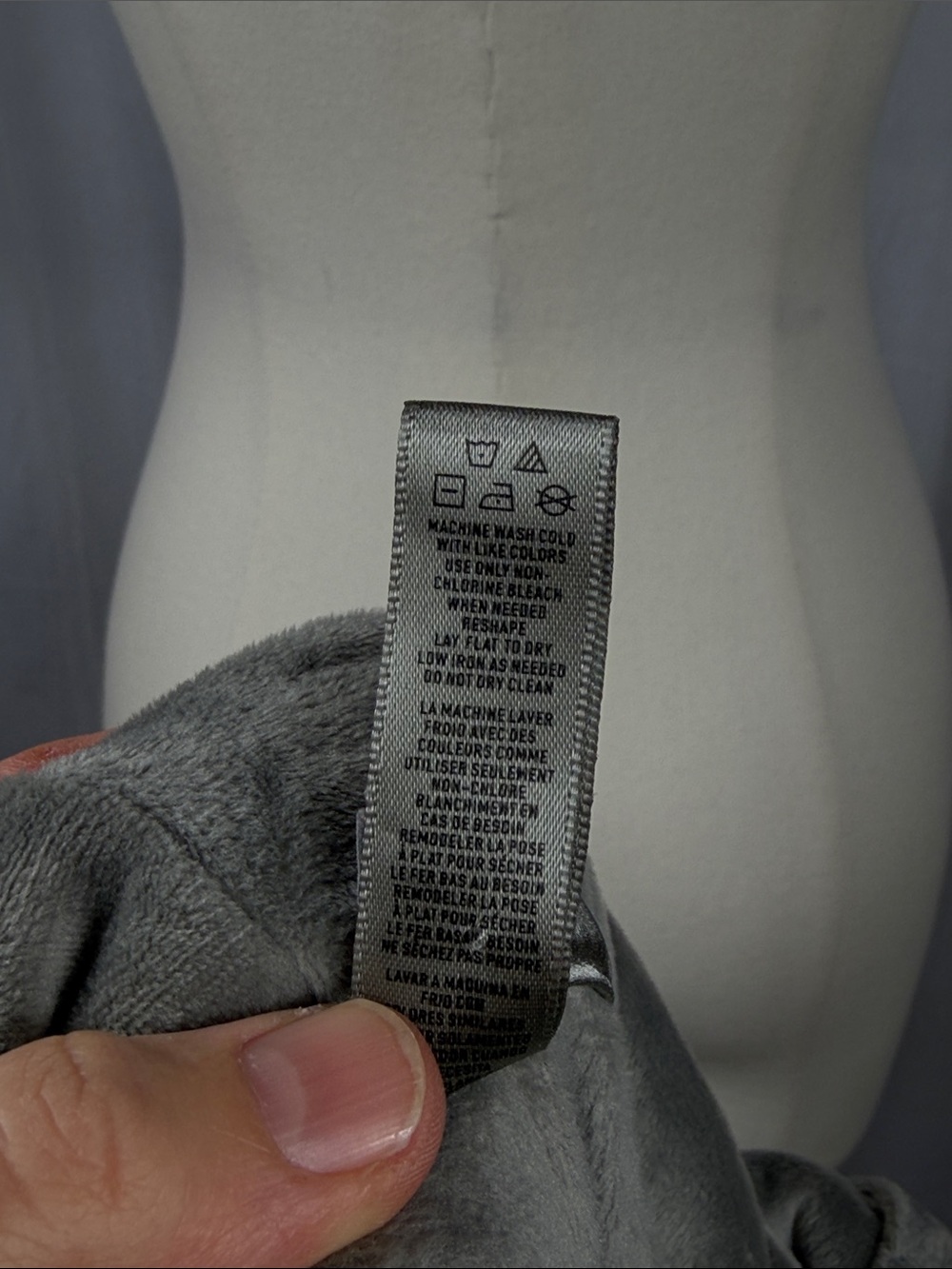 Limited Edition SKIMS Velour Tracksuit Hoodie with Jogger Sweats in Smoke.‎ - Picture 9 of 16
